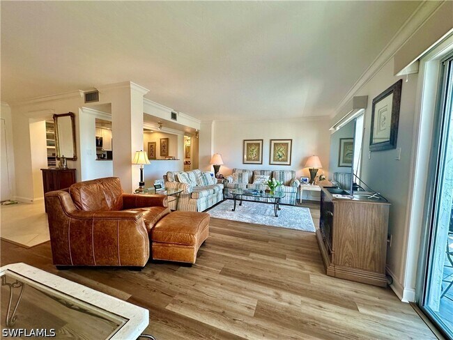 Foto del edificio - 555 Park Shore Dr