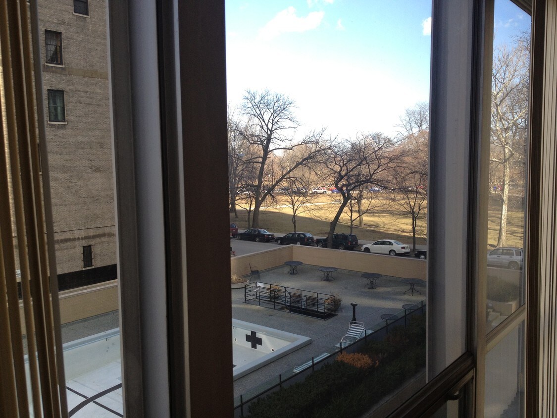 Foto principal - 2400 N Lakeview Ave
