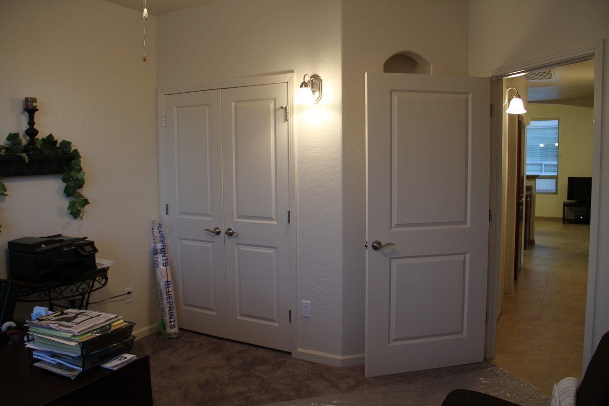 Foto principal - 4801 Gibson Blvd SE