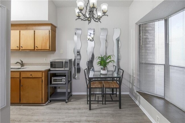 Building Photo - Furnished 1x1 North Campus Apartment on Guad