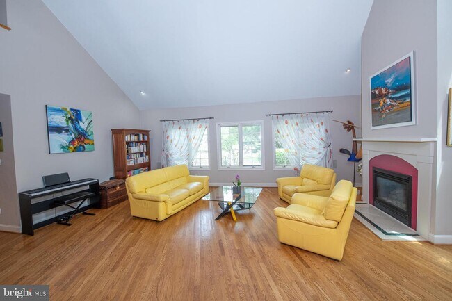 Building Photo - 108 Cornell Rd