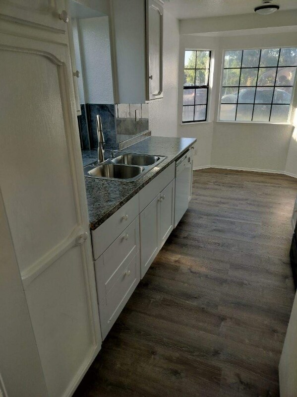 Foto principal - 8750 Lemas Rd