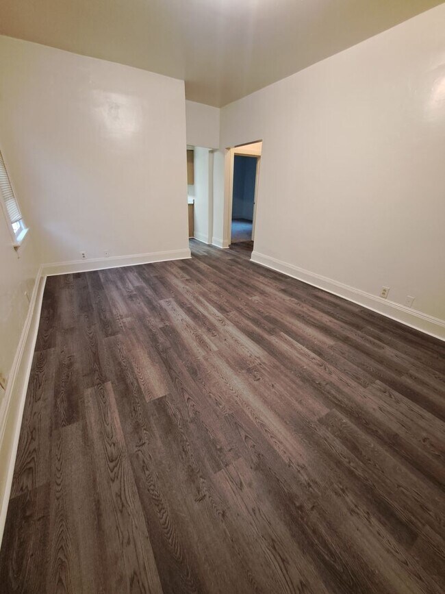 Foto del edificio - 3BR 1BA Duplex unit