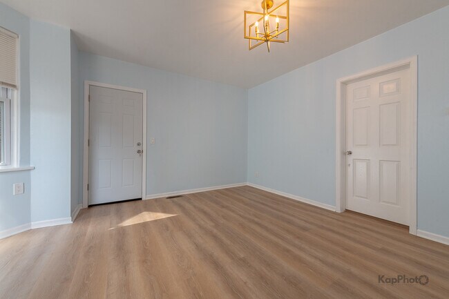 Foto del edificio - 2821 S Emerald Ave