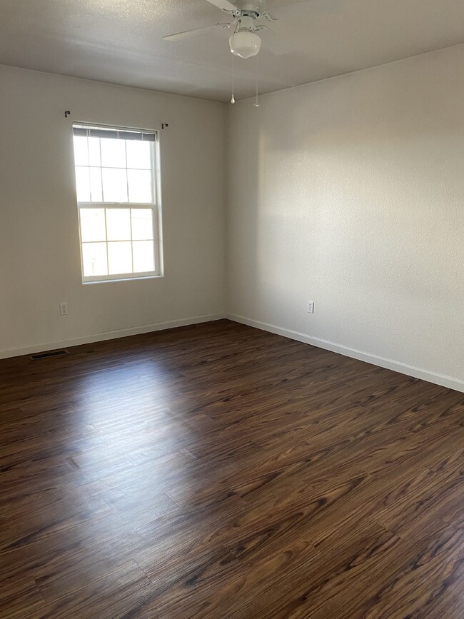 Building Photo - 2 Bedroom - Monetrey