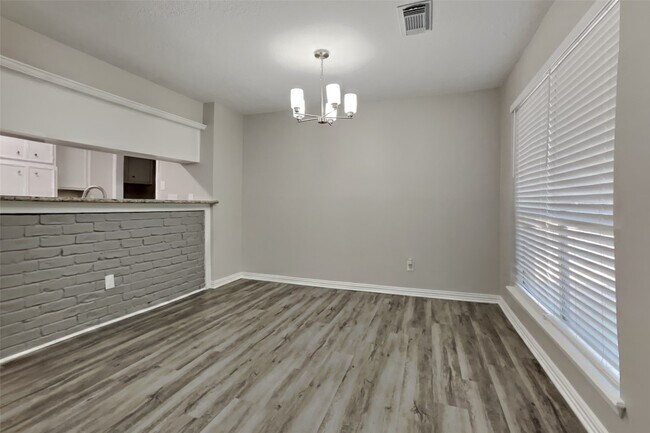 Foto del edificio - 11835 Hillbrook Dr