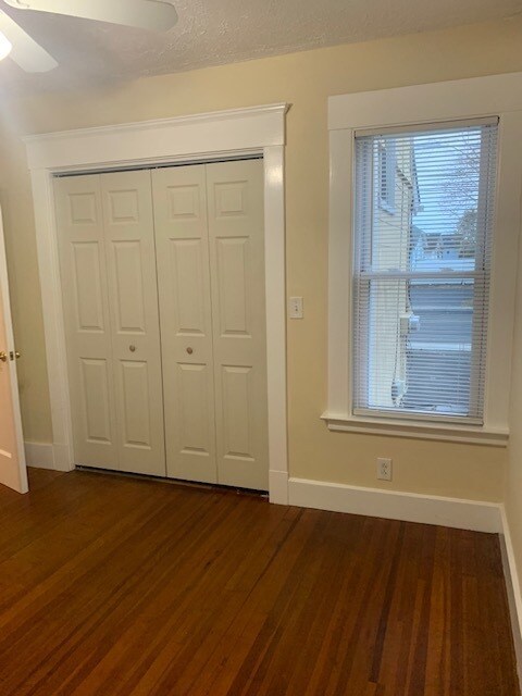 Building Photo - 115 Maple St
