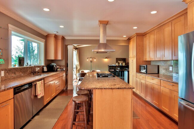 Foto del edificio - Richmond Beach Hideaway – Private & Serene
