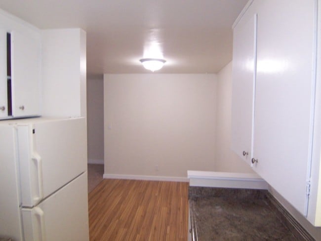 Building Photo - 9511 Roosevelt Way NE