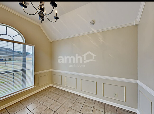 Building Photo - 1123 Tara Dr