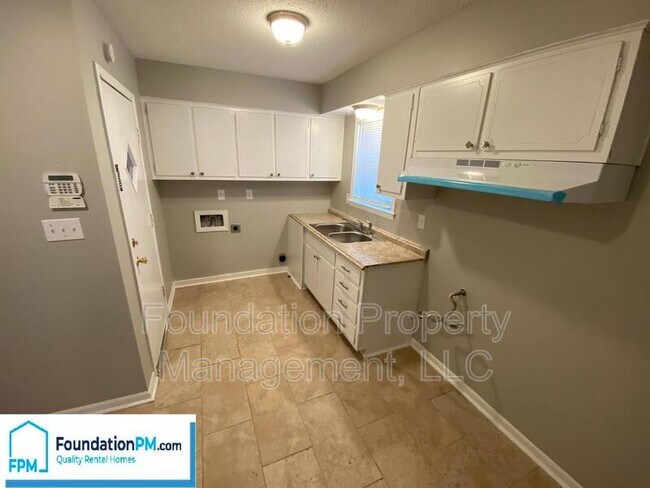 Building Photo - 341 McFarland Dr