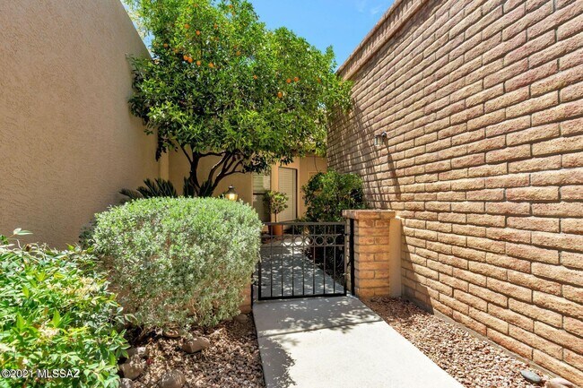 Building Photo - 10135 Spyglass
