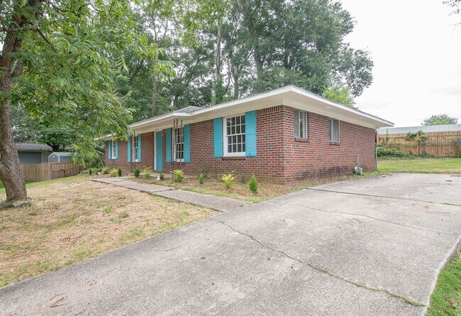 Foto del edificio - Move in Ready!  Spacious 3 Bedroom 2 Bath! Section 8!