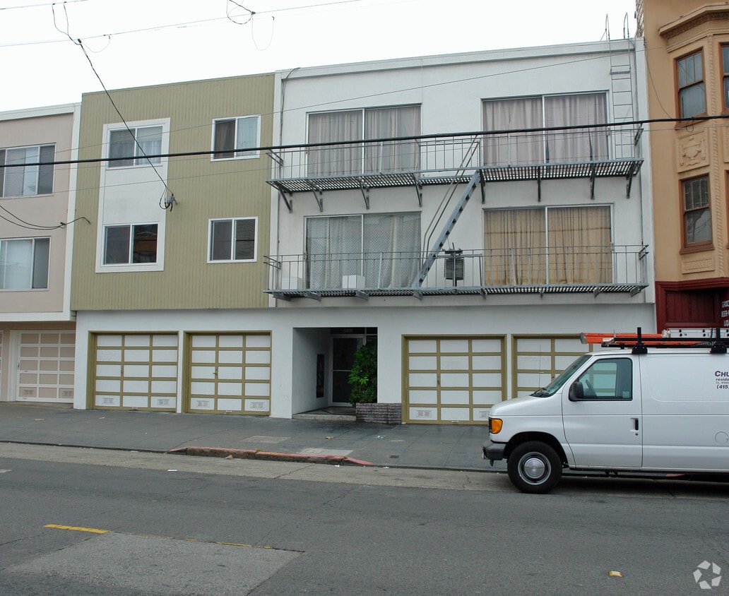 Primary Photo - 2141 Clement St