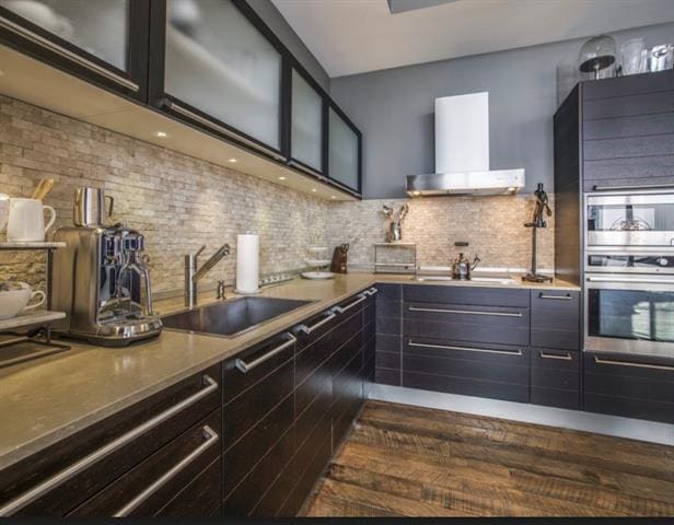 Foto del edificio - 2408 Victory Park Ln