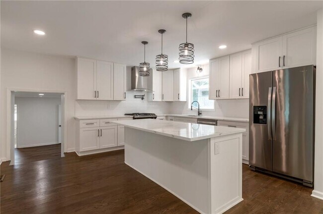 Foto del edificio - 3480 Tanbark Ct NE