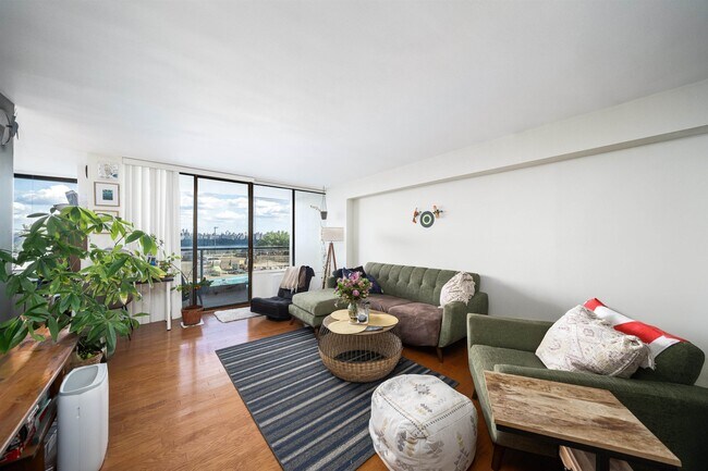 Foto del edificio - 9060 Palisade Ave
