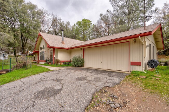 Building Photo - 38711 Golden Ball Dr