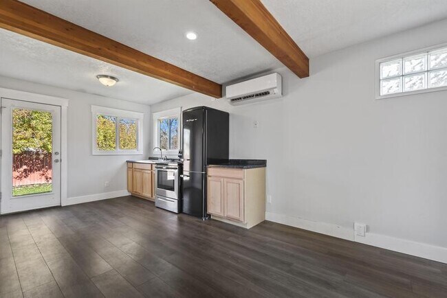 Building Photo - 3718 Custer Dr