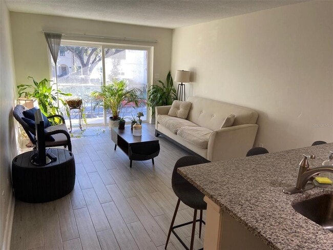 Foto del edificio - 4611 W Fig St