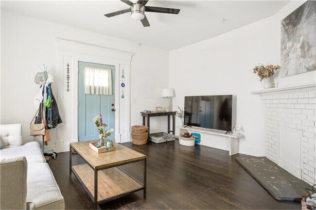 Foto del edificio - 820 Elbert St SW