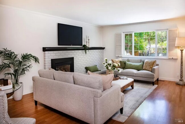 Foto del edificio - 2513 Creekside Rd