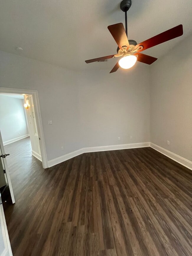 Building Photo - 2BD/2BA near Tulane