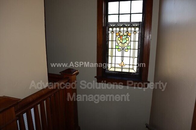 Building Photo - 557 S 400 E