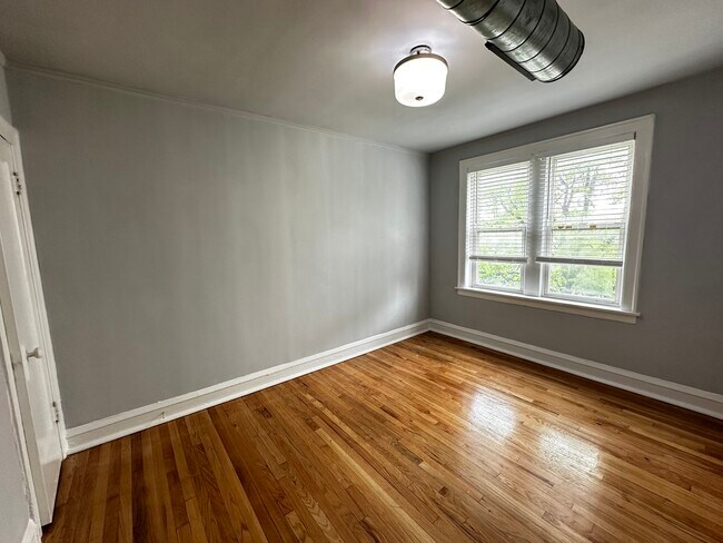 Foto del edificio - 4010 N Bernard St