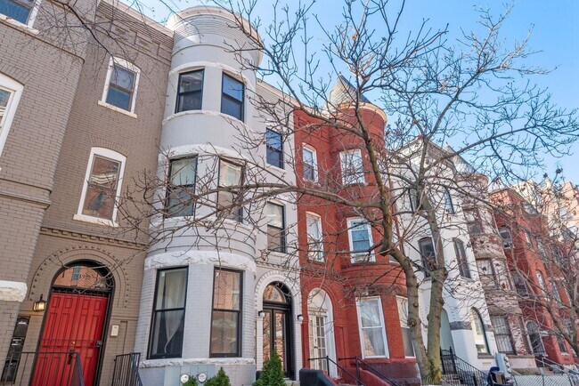 Foto del edificio - Recently Renovated //2 bed 2 bath home wit...