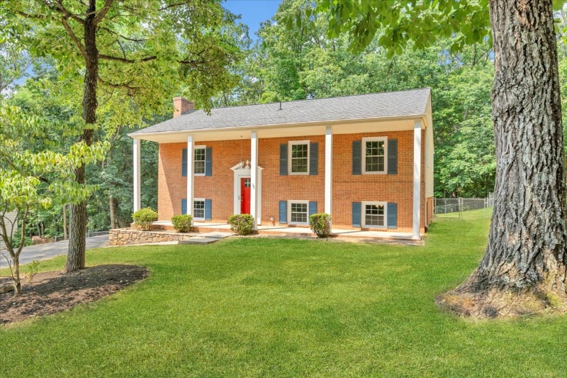 Primary Photo - 2637 Coachman Cir