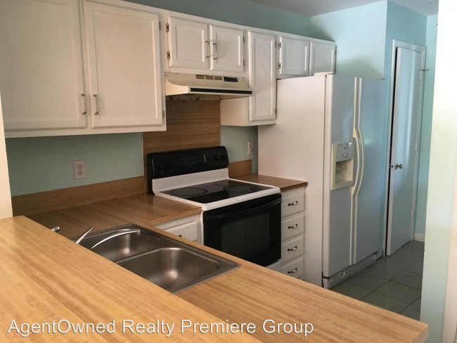 Building Photo - 2 br, 1.5 bath House - 8483 Yadkin Cir Unit K