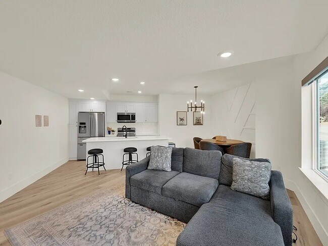 Foto del edificio - 9577 S Hidden Pine Ln