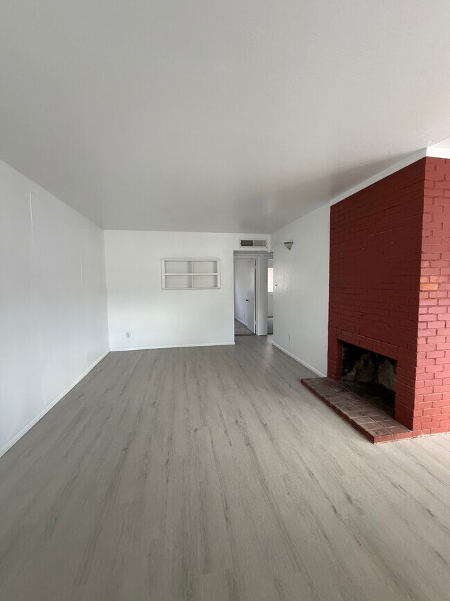 Building Photo - 1510 Amherst Dr SE