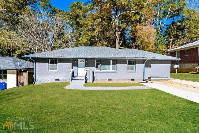 Building Photo - 1868 Longdale Dr