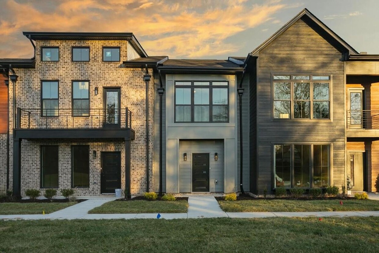 Foto principal - Brand New Luxury Townhome