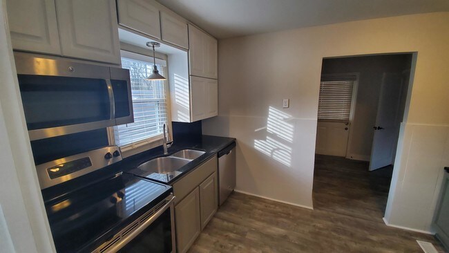 Foto del edificio - 17110 Gateway St SE