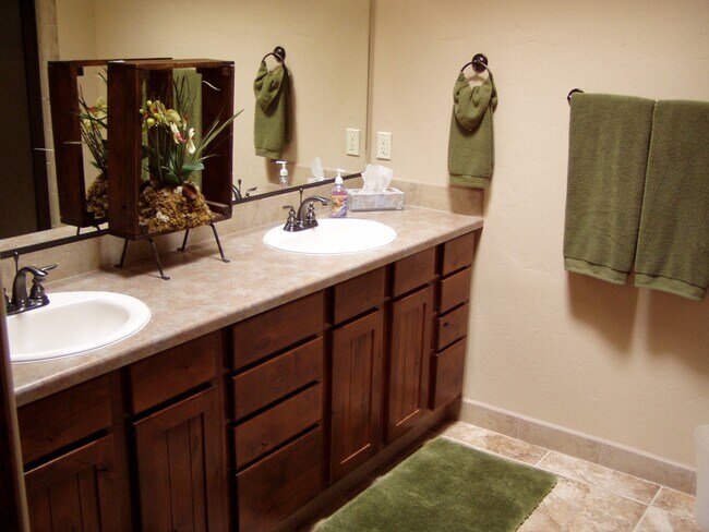 Foto del edificio - Nice Townhouse in Pueblo’s Gated Community