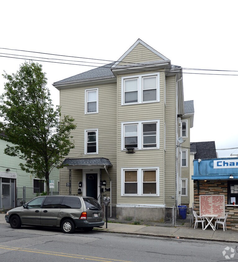Primary Photo - 1650 Acushnet Ave
