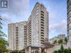 Building Photo - 150 Alton Towers Cir