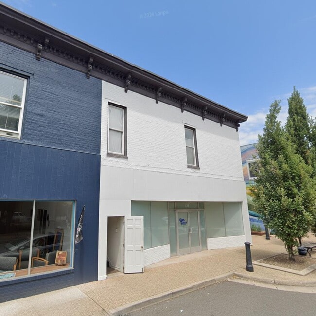 Building Photo - 112 E Main St