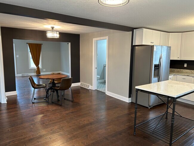 Kitchen - 740 Ashworth Dr