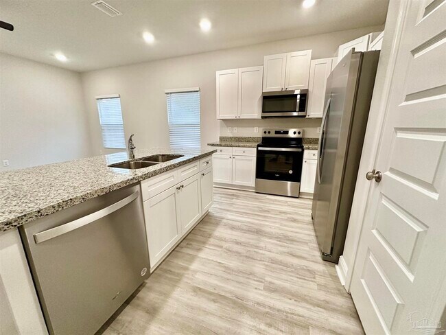 Foto del edificio - 8630 Meadow Flower Ln