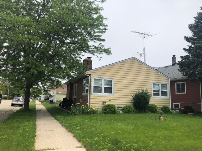 Foto del edificio - Charming 3-Bedroom Home Near Kenosha Dream...