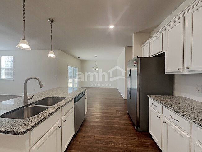 Foto del edificio - 4324 Longfellow Dr