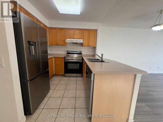 Building Photo - 25 Kingsbridge Garden Cir