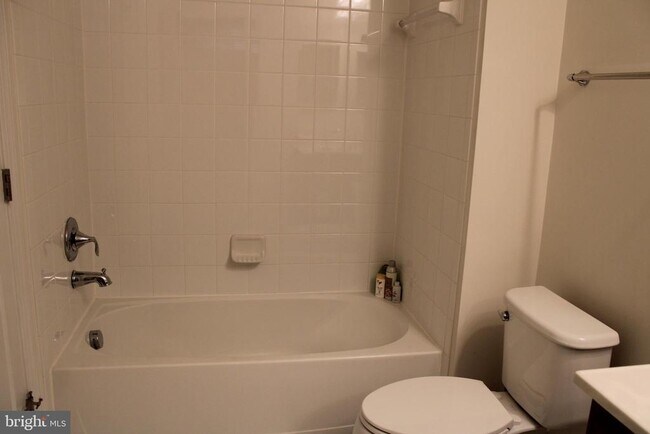Foto del edificio - 1548 Kinnaird Terrace NE
