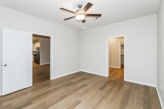 Building Photo - 416 Mustang Trot Dr