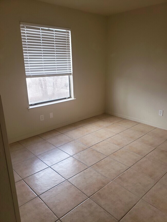 Building Photo - Nice 2 Bedroom 1 Bathroom apartment in Rio...