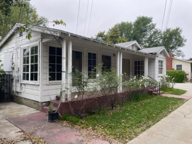 Building Photo - 719 W Longden Ave